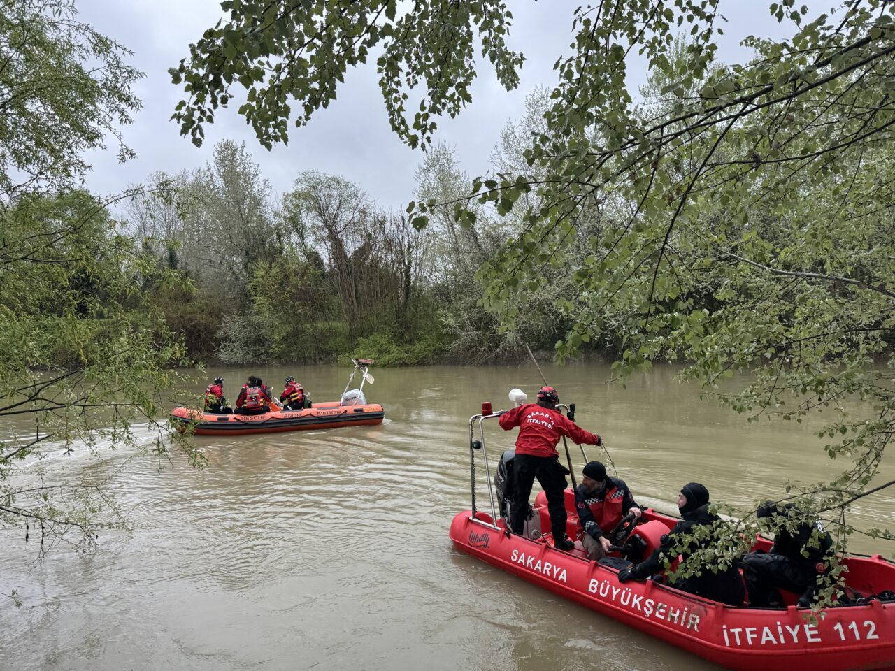SAKARYA (AA) – Sakarya'nın Erenler ilçesinde nehirde kaybolan çocuğun bulunması