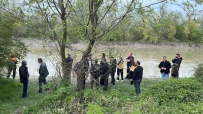 SAKARYA (AA) – Sakarya'nın Erenler ilçesinde nehirde kaybolan çocuk için
