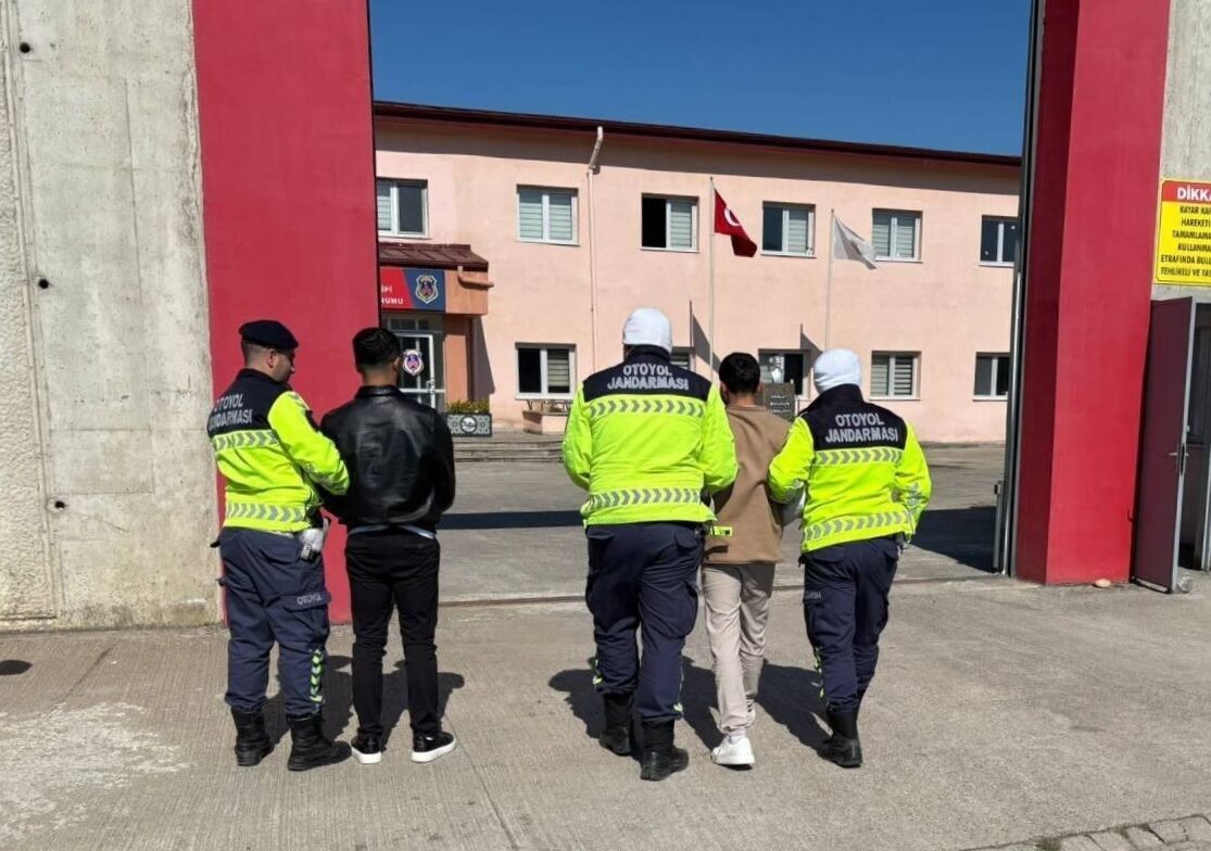 - Organizatörlük yaptığı iddiasıyla gözaltına alınan 2 zanlı tutuklandı