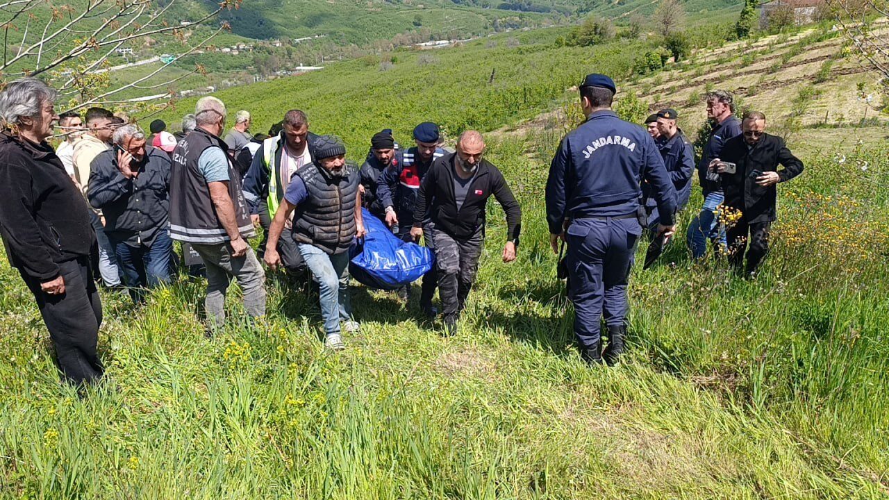 SAKARYA (AA) – Sakarya’nın Karasu ilçesinde devrilen traktörün altında kalan