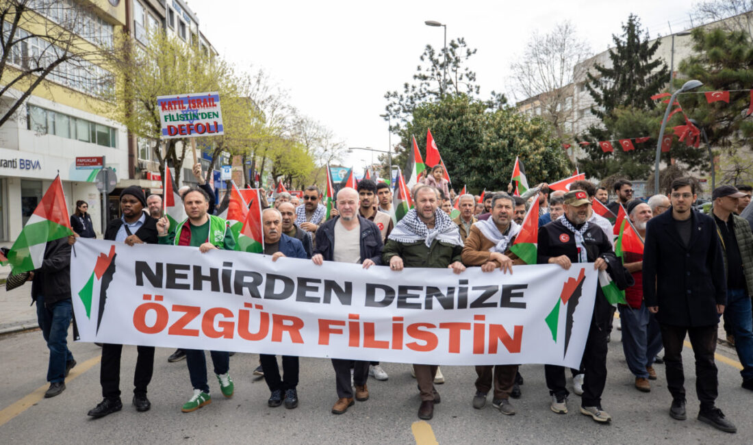 SAKARYA (AA) – Sakarya'da Küresel Sumud Filosu'na destek yürüyüşü gerçekleştirildi.