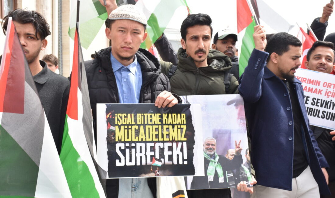 SAKARYA (AA) – Sakarya’da üniversite öğrencileri, İsrail'in Filistinli esirleri hedef