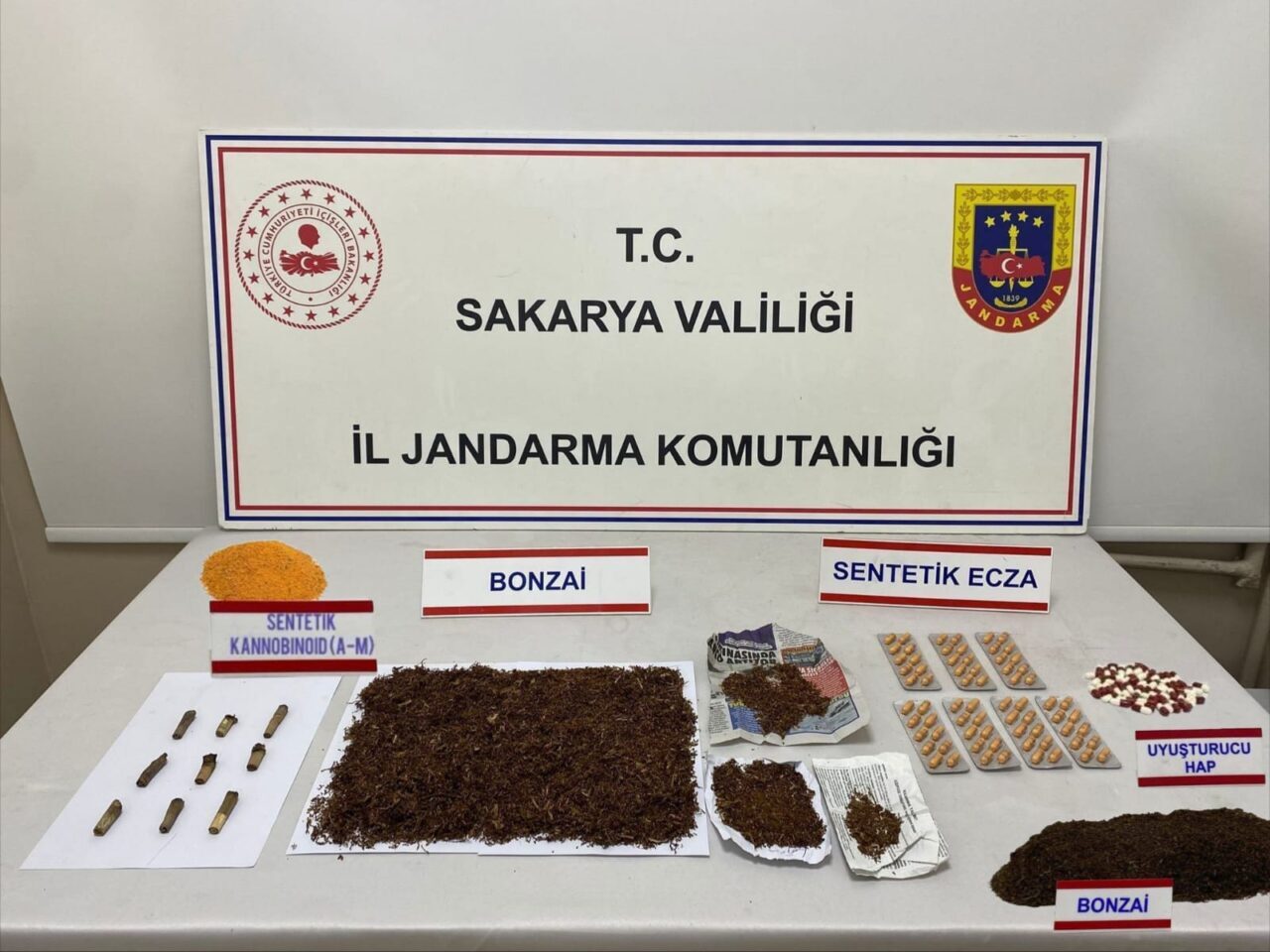 SAKARYA (AA) – Sakarya'da düzenlenen uyuşturucu operasyonunda gözaltına alınan 3