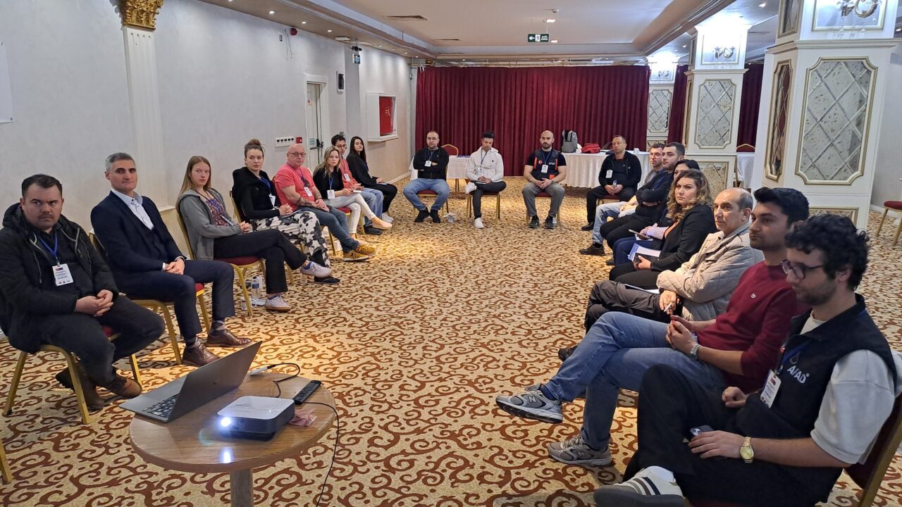 - AFAD Dış İlişkiler Daire Başkanı Muhammet Maruf Yaman:
- "Bu