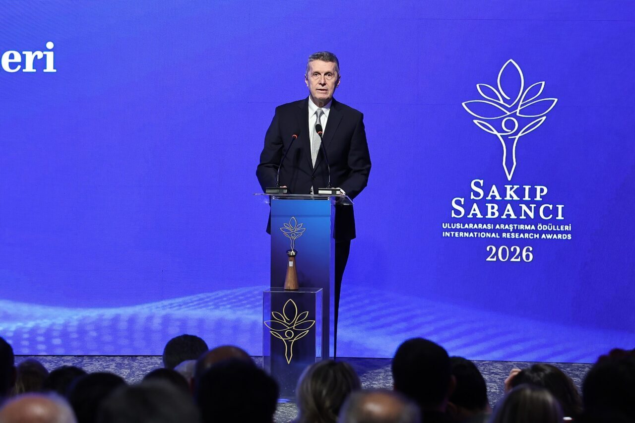 - Sabancı Üniversitesi Mütevelli Heyeti Başkanı Hayri Çulhacı:
- "Sabancı Üniversitesi