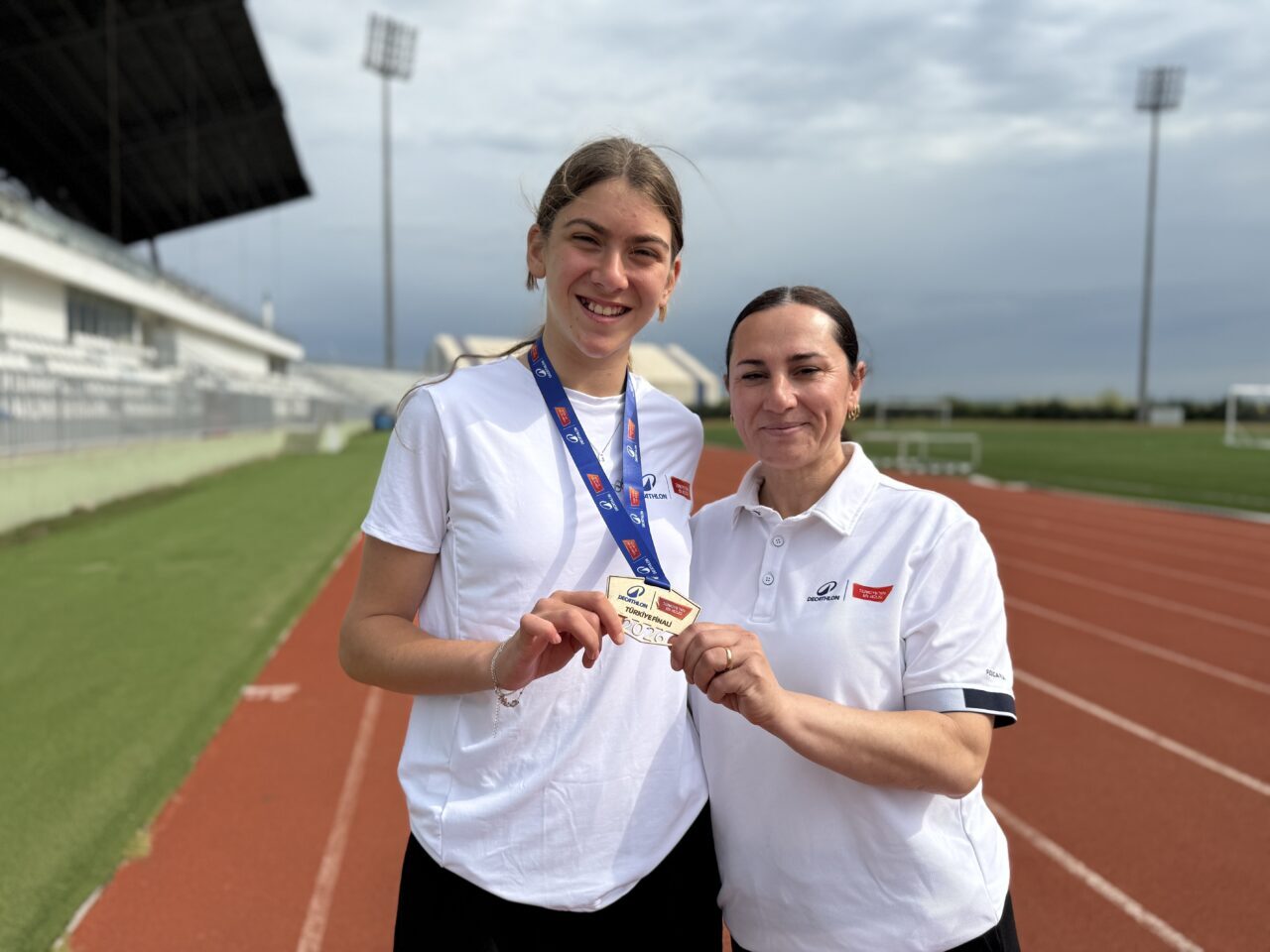 TEKİRDAĞ (AA) – Atletizmde 4 Türkiye şampiyonluğu bulunan Ada Öztürk