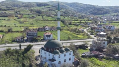 SAMSUN (AA) – Samsun'un Yakakent ilçesinde bulunan Kozköy Yeni Cami'nin