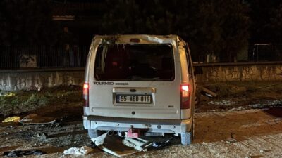 SAMSUN (AA) – Samsun'un Atakum ilçesinde devrilen hafif ticari araçtaki