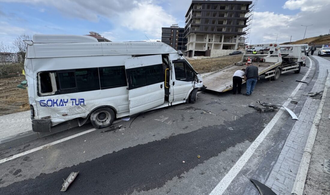 SAMSUN (AA) – Samsun'un Atakum ilçesinde otomobille çarpışan okul servis