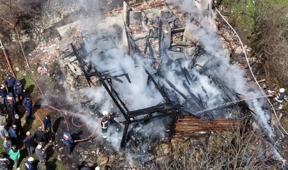 SAMSUN (AA) – Samsun'un Yakakent ilçesinde evde çıkan yangında 1