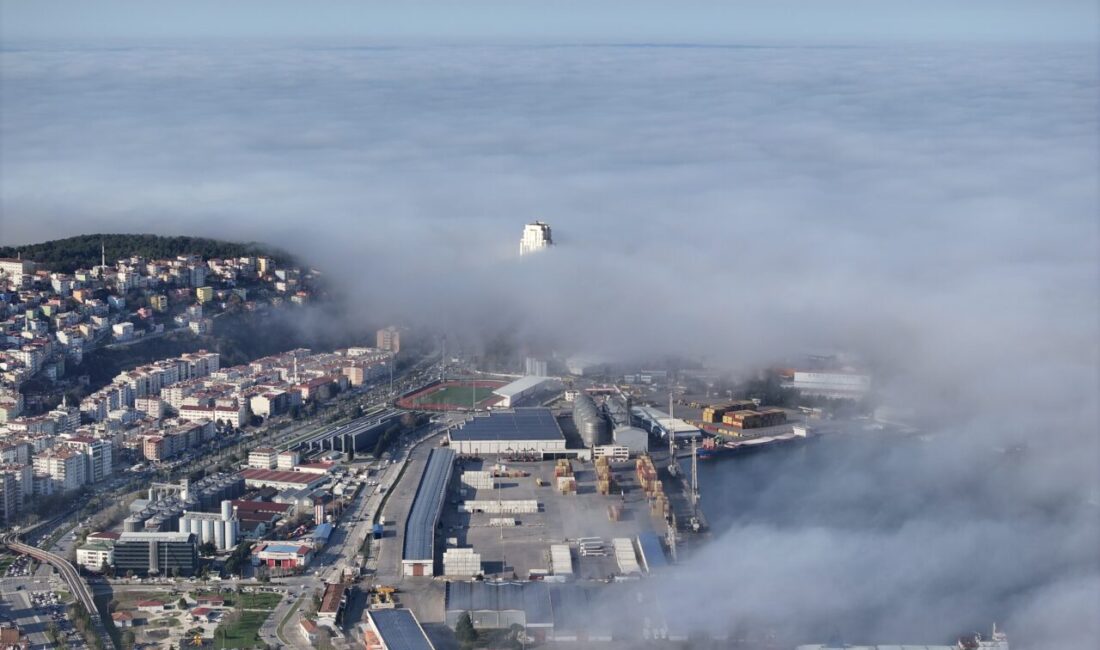 SAMSUN (AA) – Samsun'da Karadeniz'in üzerini kaplayan "sis denizi" dronla