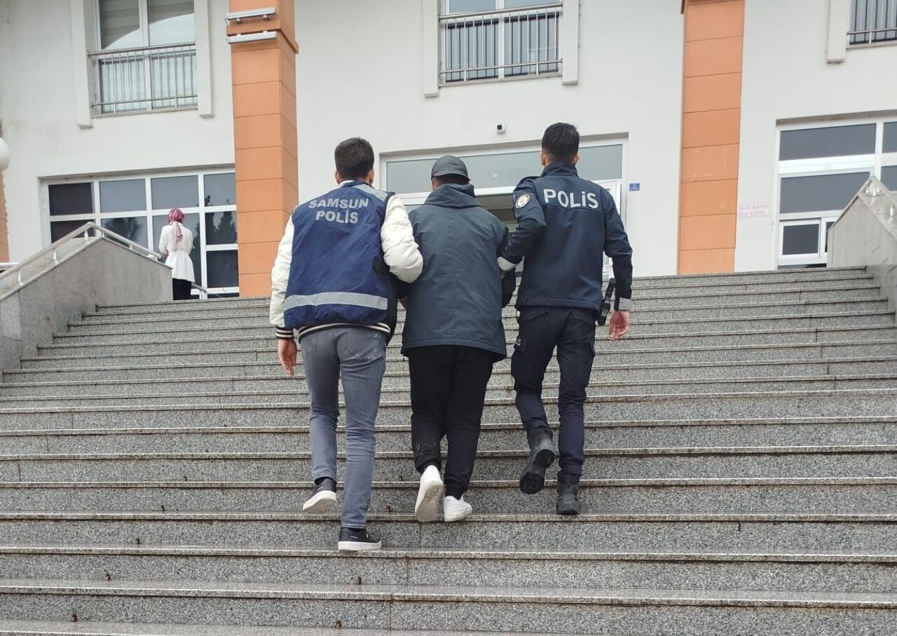 SAMSUN (AA) – Samsun'un Ayvacık ilçesinde, hakkında "kasten orman yakma"