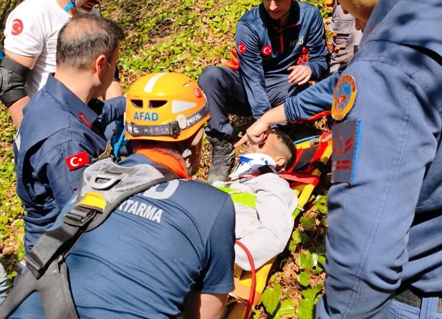 SAMSUN (AA) – Samsun'un Atakum ilçesinde kayalık alana düşen kişi