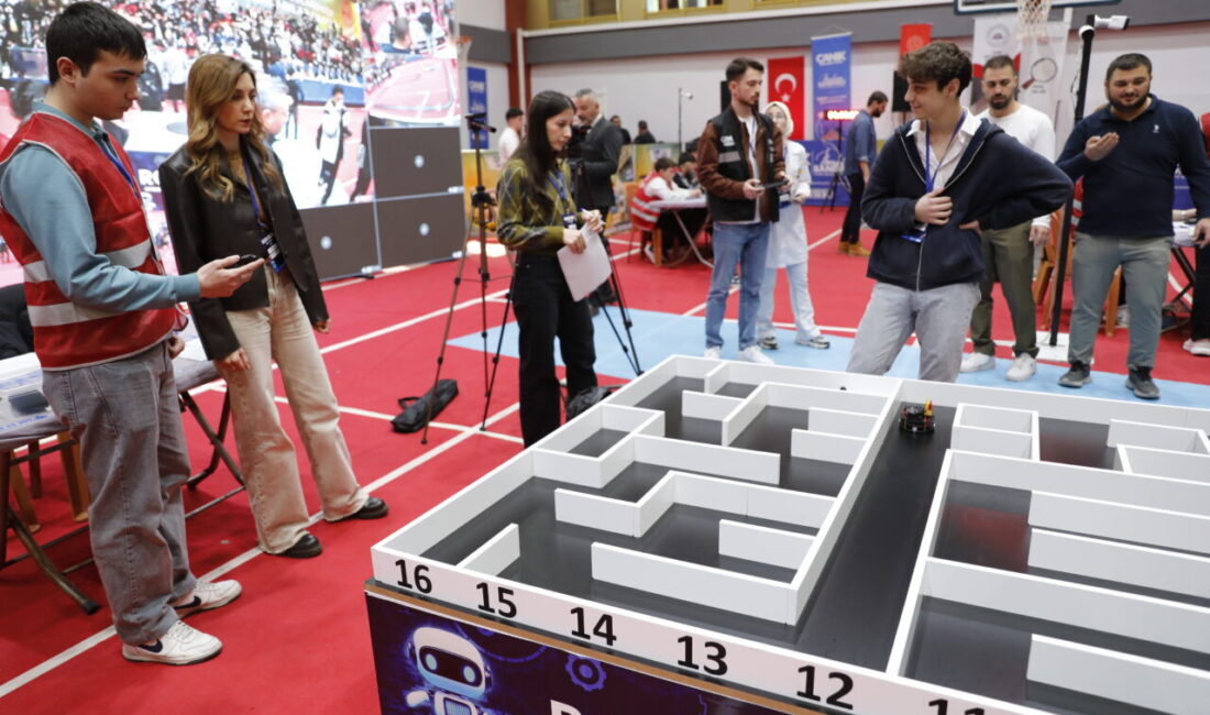 SAMSUN (AA) – Samsun'da "Canik'te genç mucitler robotlarıyla sahnede" sloganıyla