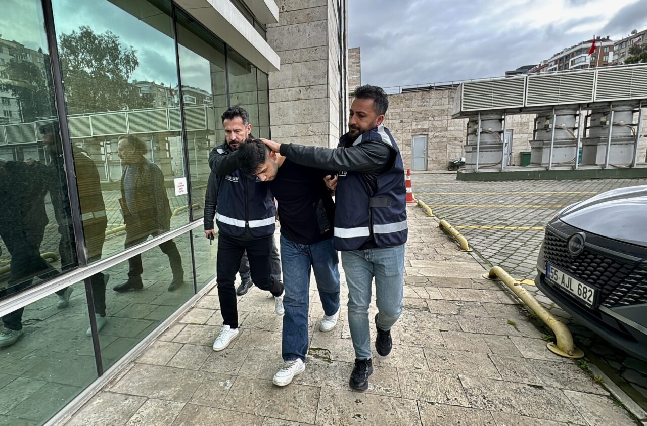 SAMSUN (AA) – Samsun'un Atakum ilçesinde tartıştığı arkadaşını bıçakla öldüren