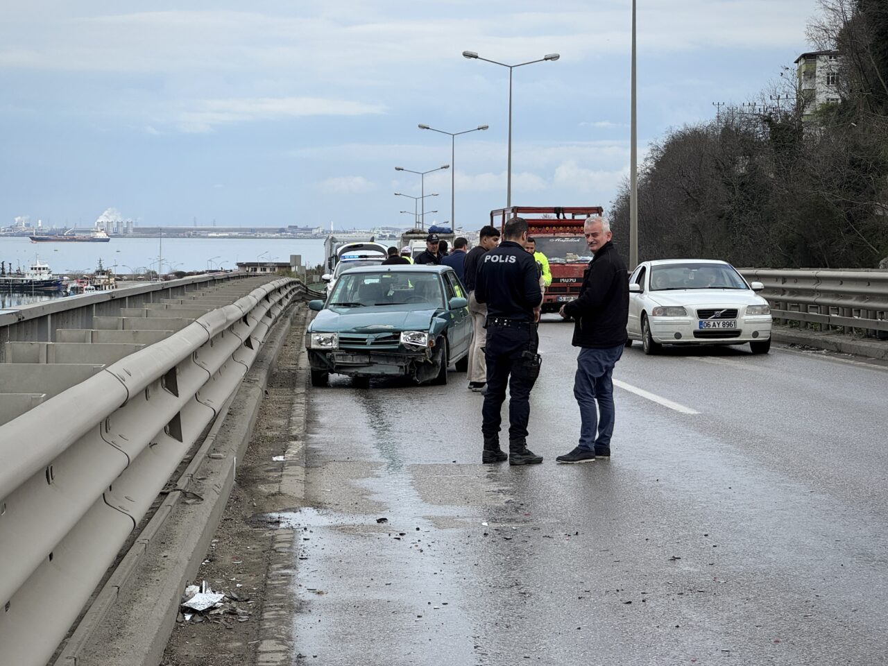 - Kazalar nedeniyle Samsun-Ordu kara yolunda trafik yoğunluğu oluştu