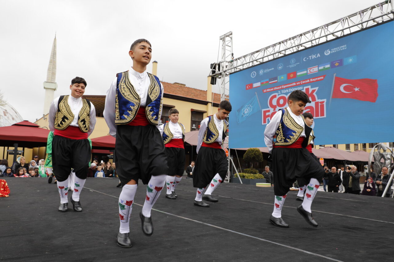 - MHP Genel Başkan Yardımcısı İlyas Topsakal:
- "Çocuklarımız birbirini daha