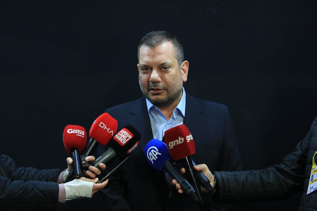 - Trabzonspor Kulübü Başkanı Ertuğrul Doğan:
-"Hem Samsunspor takımını hem de