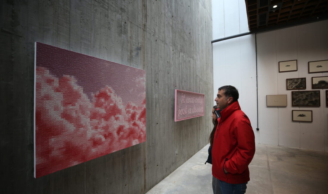 ÇANAKKALE (AA) – Sanatçı Merve Şendil'in "Sadece Bir Rüyaydı" adlı