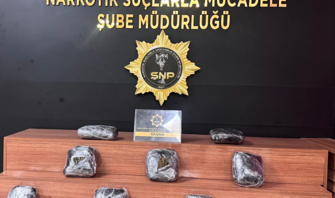 ŞANLIURFA (AA) – Şanlıurfa'da düzenlenen operasyonda araçtaki valizde 8 kilogram