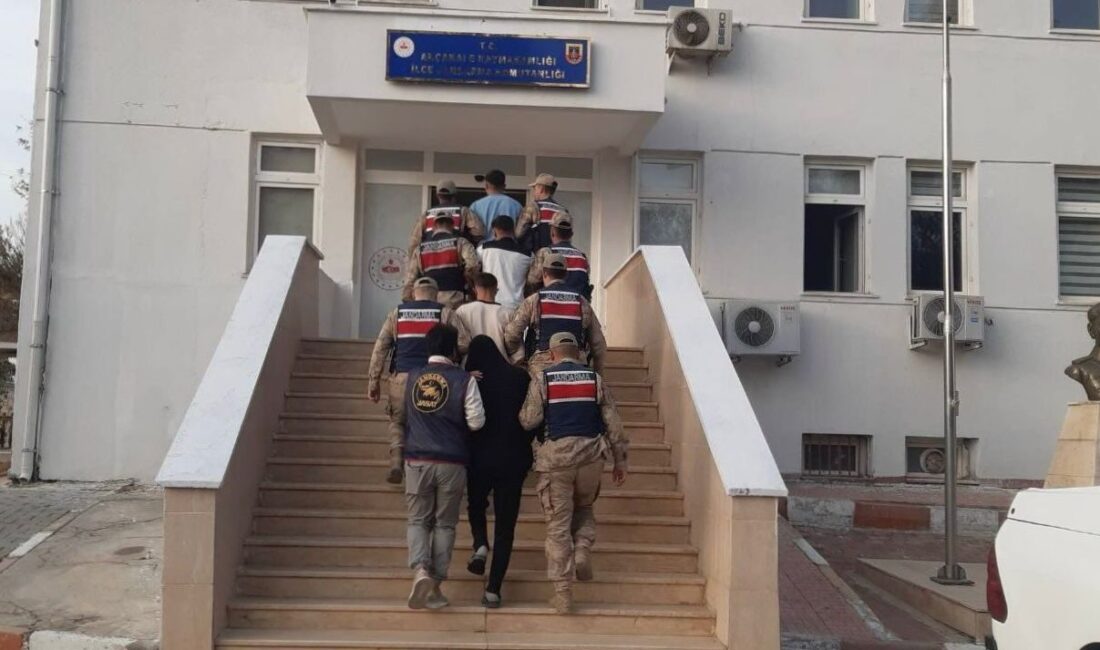 ŞANLIURFA (AA) – Şanlıurfa'da göçmen kaçakçılığı yaptıkları iddiasıyla 18 şüpheli