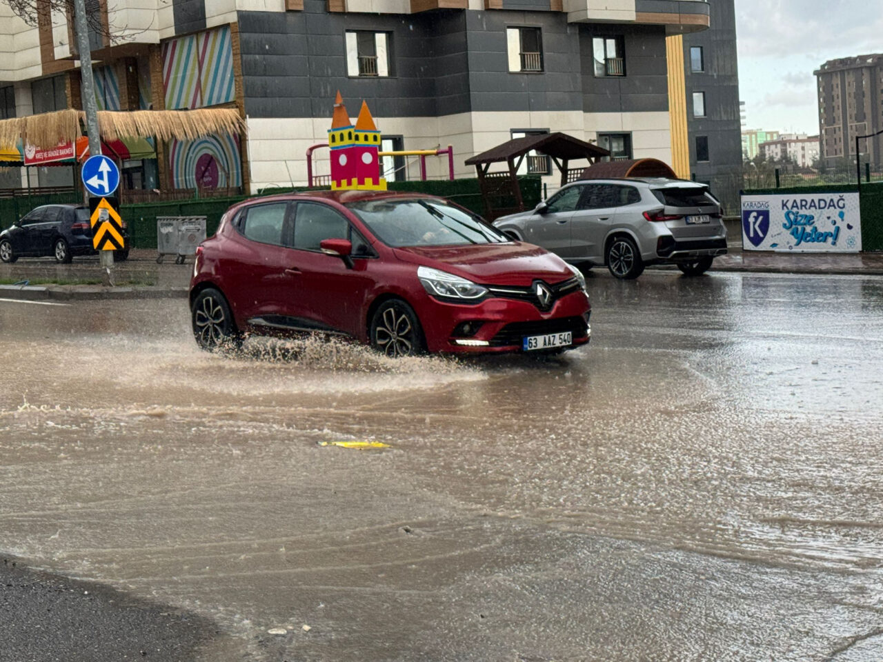 ŞANLIURFA (AA) – Şanlıurfa'da sağanak etkili oldu. Kentte öğleden sonra