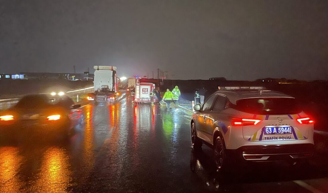 ŞANLIURFA (AA) – Şanlıurfa'nın Siverek ilçesinde şarampole devrilen otomobildeki 6