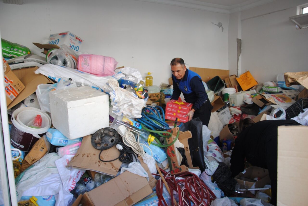 ŞANLIURFA (AA) – Şanlıurfa’nın Haliliye ilçesinde bir depoda son kullanma