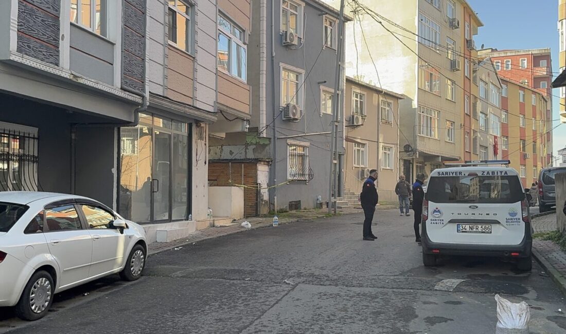 İSTANBUL (AA) – Sarıyer'de bir sokakta meydana gelen toprak kayması