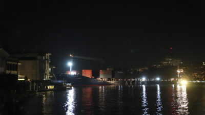 İSTANBUL (AA) – Sarıyer'de karaya oturan konteyner gemisinin kurtarılması için