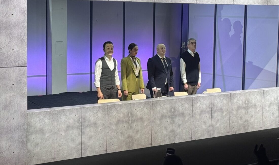 İSTANBUL (AA) – Semaver Kumpanya, sahnelendiği sezonlarda yoğun ilgi gören