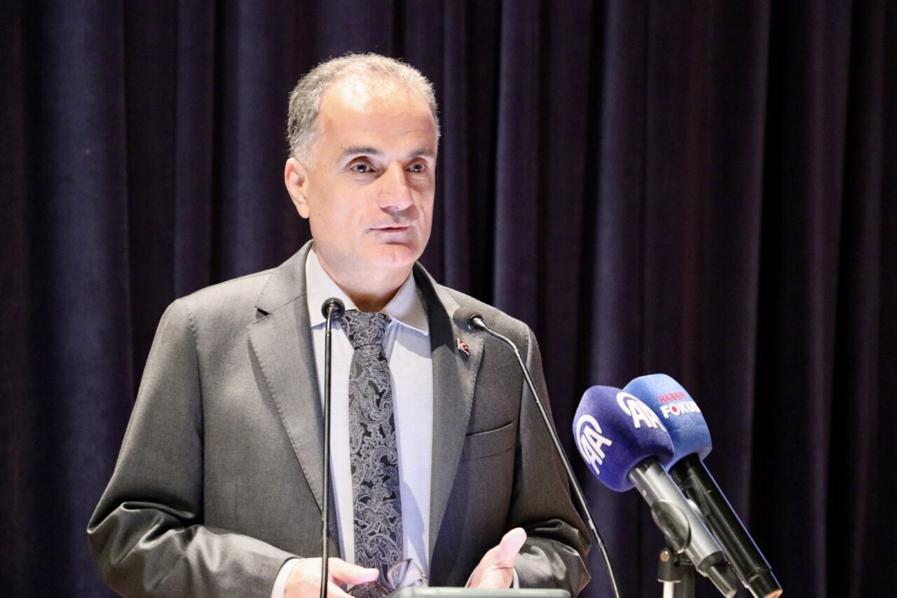 - Sakarya Üniversitesinin ev sahipliğinde 80 üniversiteden yaklaşık 450 katılımcıyla