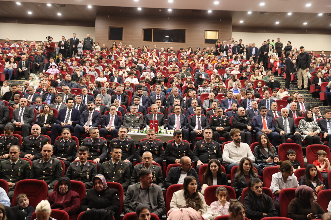 SİİRT/MARDİN/BİNGÖL (AA) – Siirt, Mardin ve Bingöl'de 23 Nisan Ulusal