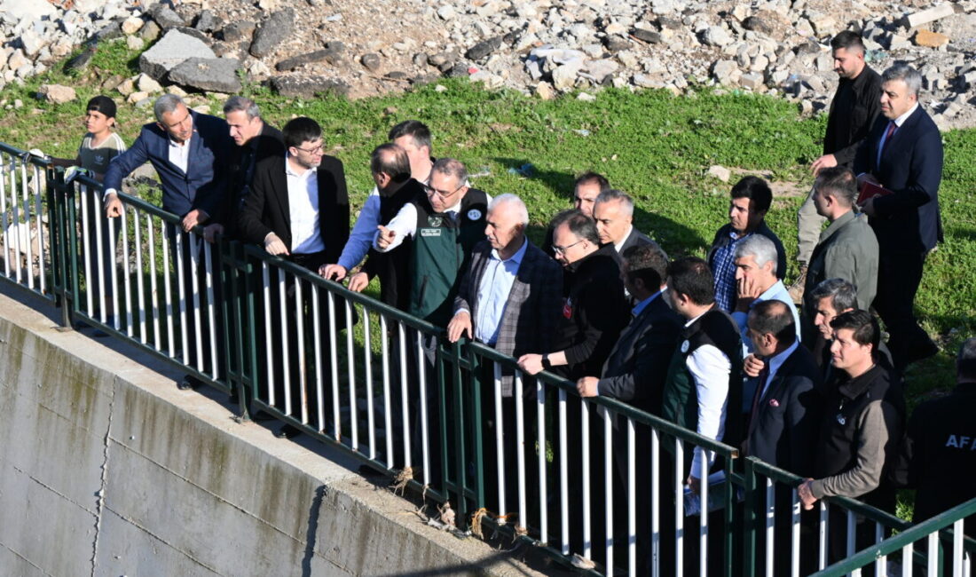 SİİRT (AA) – Siirt Valisi Kemal Kızılkaya, Kurtalan ilçesinde sağanak