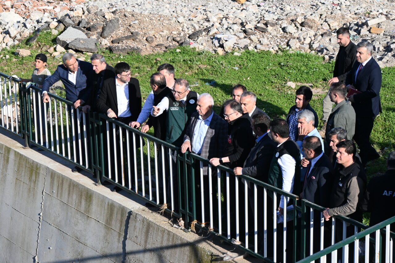 SİİRT (AA) – Siirt Valisi Kemal Kızılkaya, Kurtalan ilçesinde sağanak