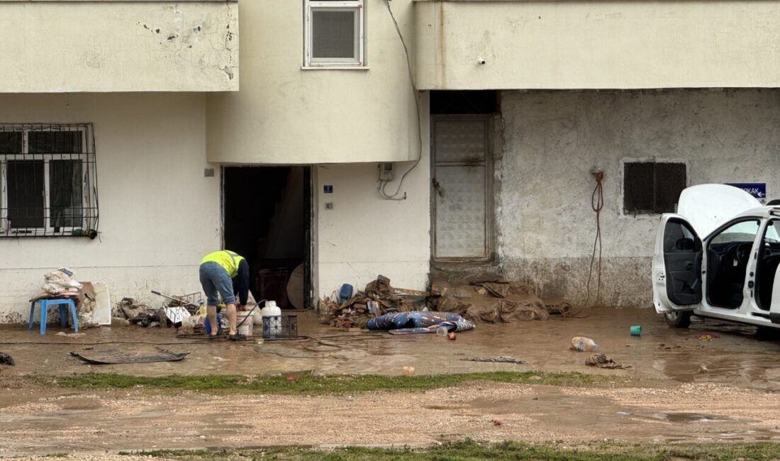 SİİRT (AA) – Siirt merkez ve Kurtalan ilçesinde sağanak nedeniyle