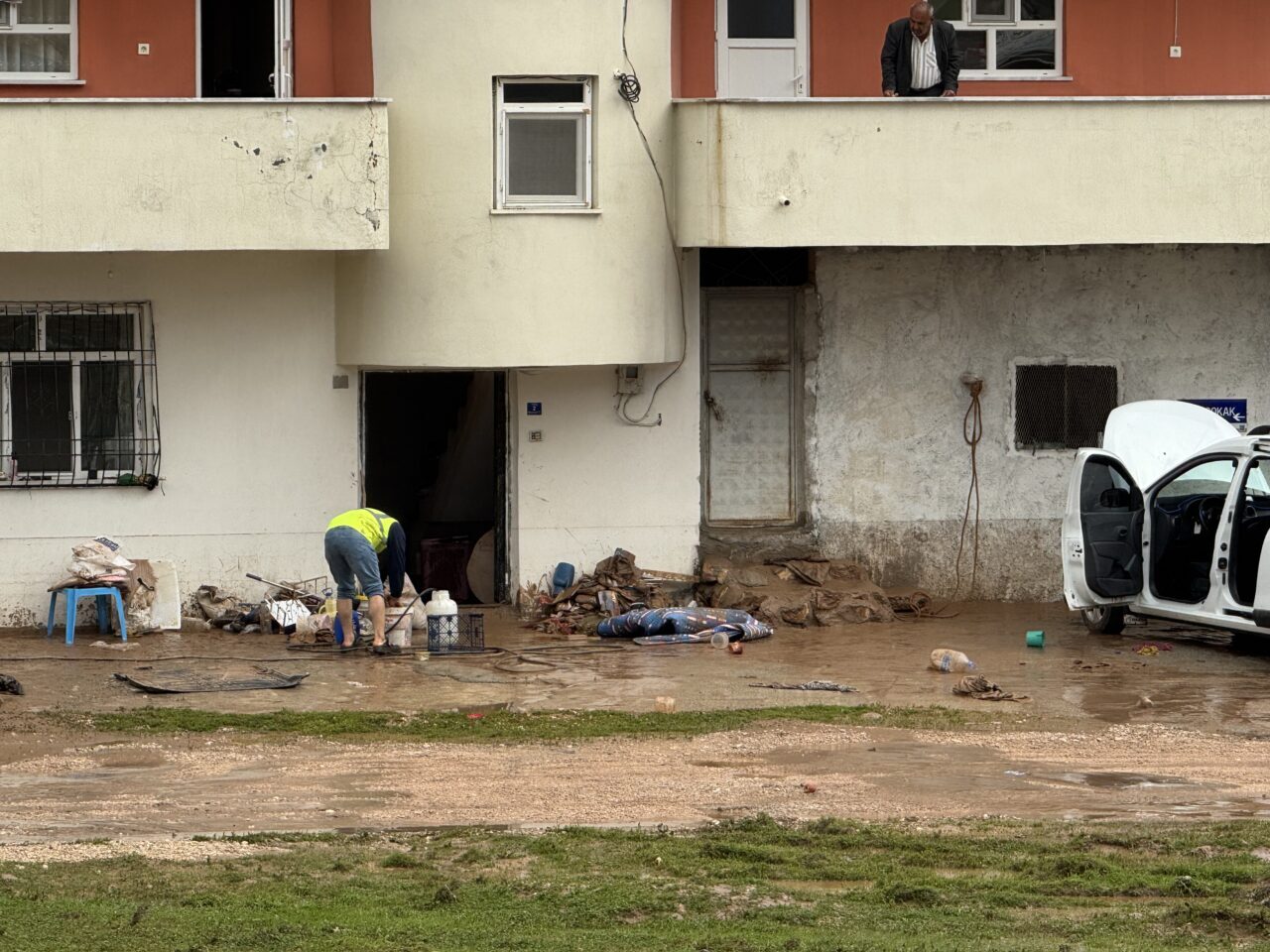 SİİRT (AA) – Siirt merkez ve Kurtalan ilçesinde sağanak nedeniyle