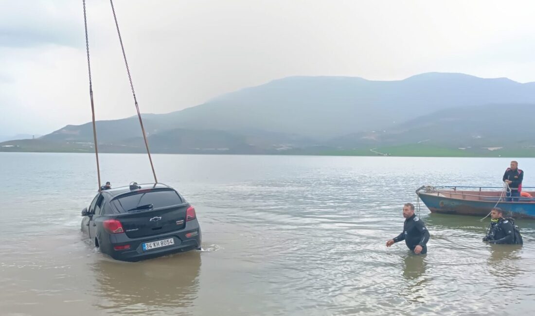 SİİRT (AA) – Siirt'te el freni çekilmeyen otomobil, Botan Çayı'na