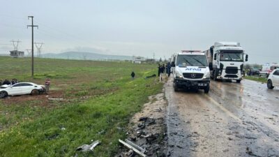 SİİRT (AA) – Siirt’in Kurtalan ilçesinde otomobil ile kamyonetin çarpışması