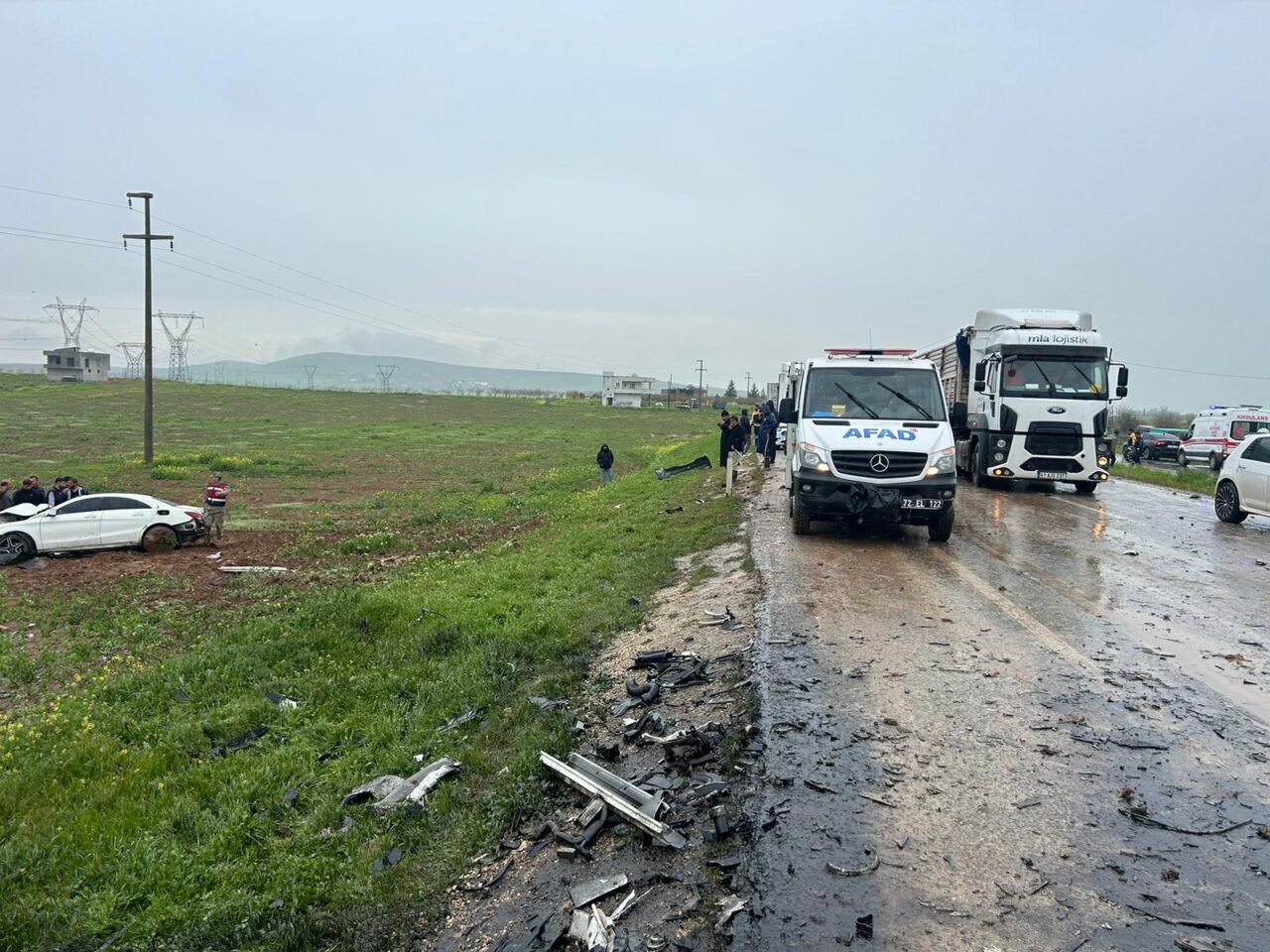 SİİRT (AA) – Siirt’in Kurtalan ilçesinde otomobil ile kamyonetin çarpışması