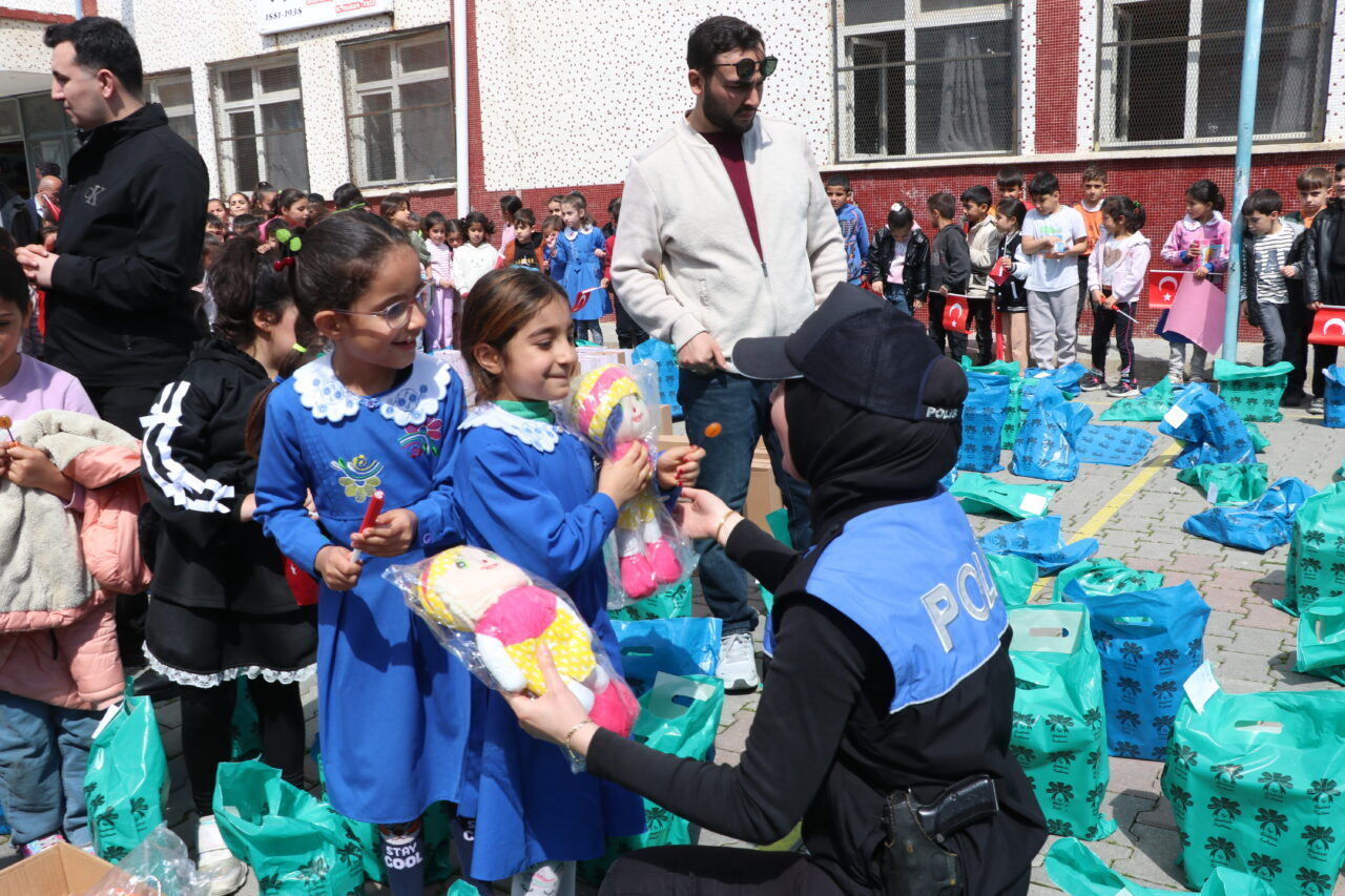 SİİRT (AA) – Siirt'te İl Emniyet Müdürlüğünce, Türk Polis Teşkilatının