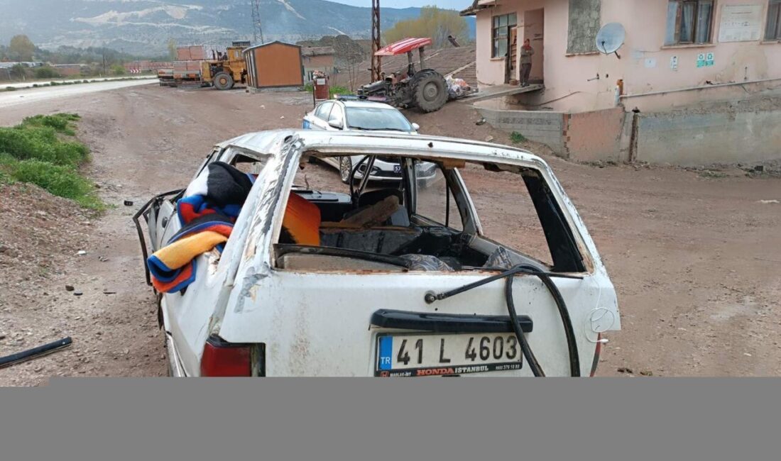 SİNOP (AA) – Sinop'un Boyabat ilçesinde devrilen otomobildeki 2 kişi