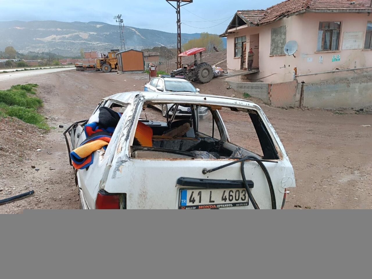 SİNOP (AA) – Sinop'un Boyabat ilçesinde devrilen otomobildeki 2 kişi