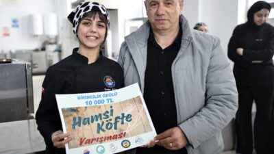 SİNOP (AA) – Sinop'ta gastronomi bölümü öğrencileri, en lezzetli hamsi