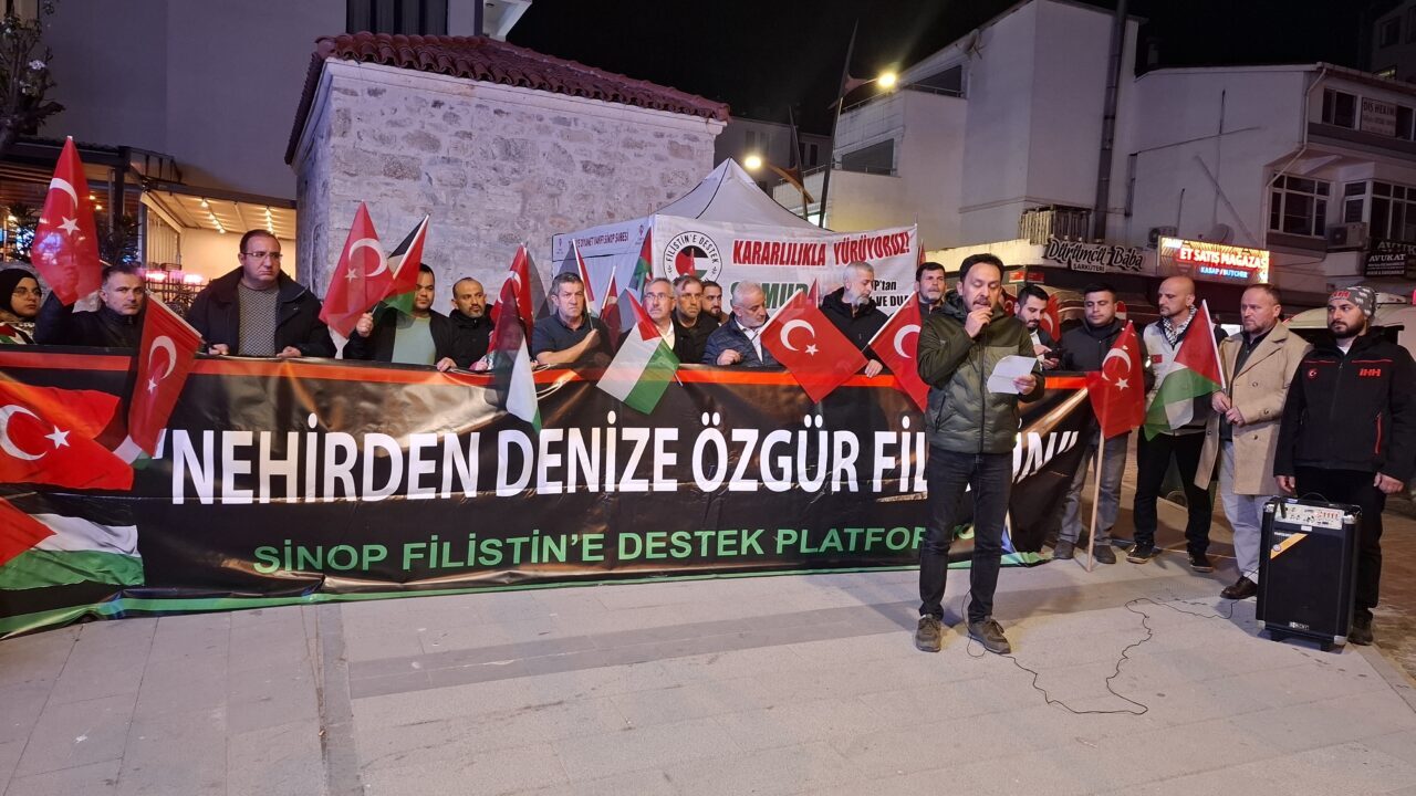 SİNOP (AA) – Sinop'ta vatandaşlar, Gazze'ye insani yardım ulaştırmak amacıyla