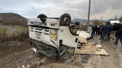 ŞIRNAK (AA) – Şırnak'ın Uludere ilçesinde kamyonetin yayaya çarpıp devrilmesi