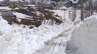 ŞIRNAK (AA) – Şırnak'ın Beytüşşebap ilçesinde kar kalınlığının 5 metreye