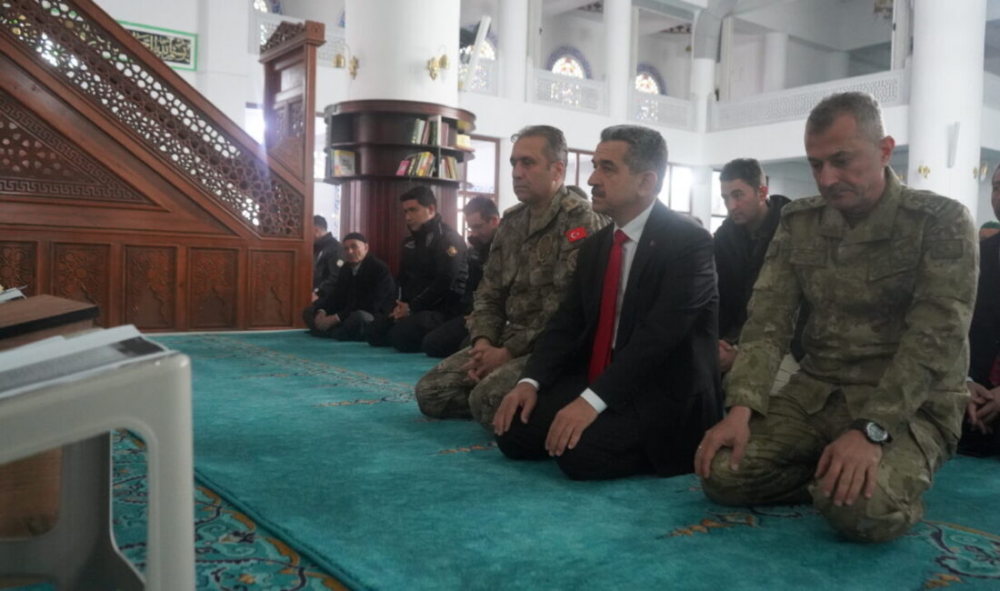 ŞIRNAK (AA) – Şırnak'ta şehitler için mevlit okutuldu. İl Emniyet