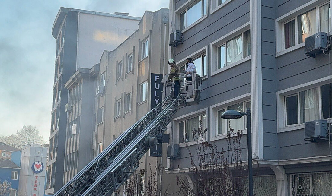 İSTANBUL (AA) – Şişli'de 6 katlı otelde çıkan yangında mahsur