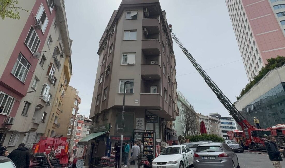 - Dumandan etkilenen bir kişiye sağlık ekipleri olay yerinde müdahale